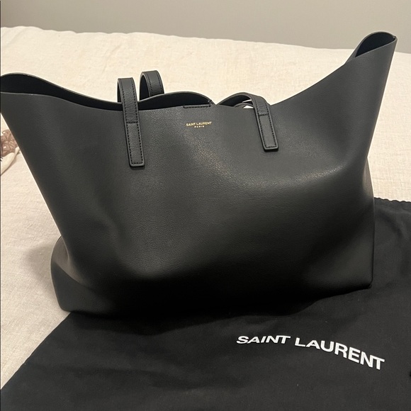 Saint Laurent as new tote - Picture 2 of 5